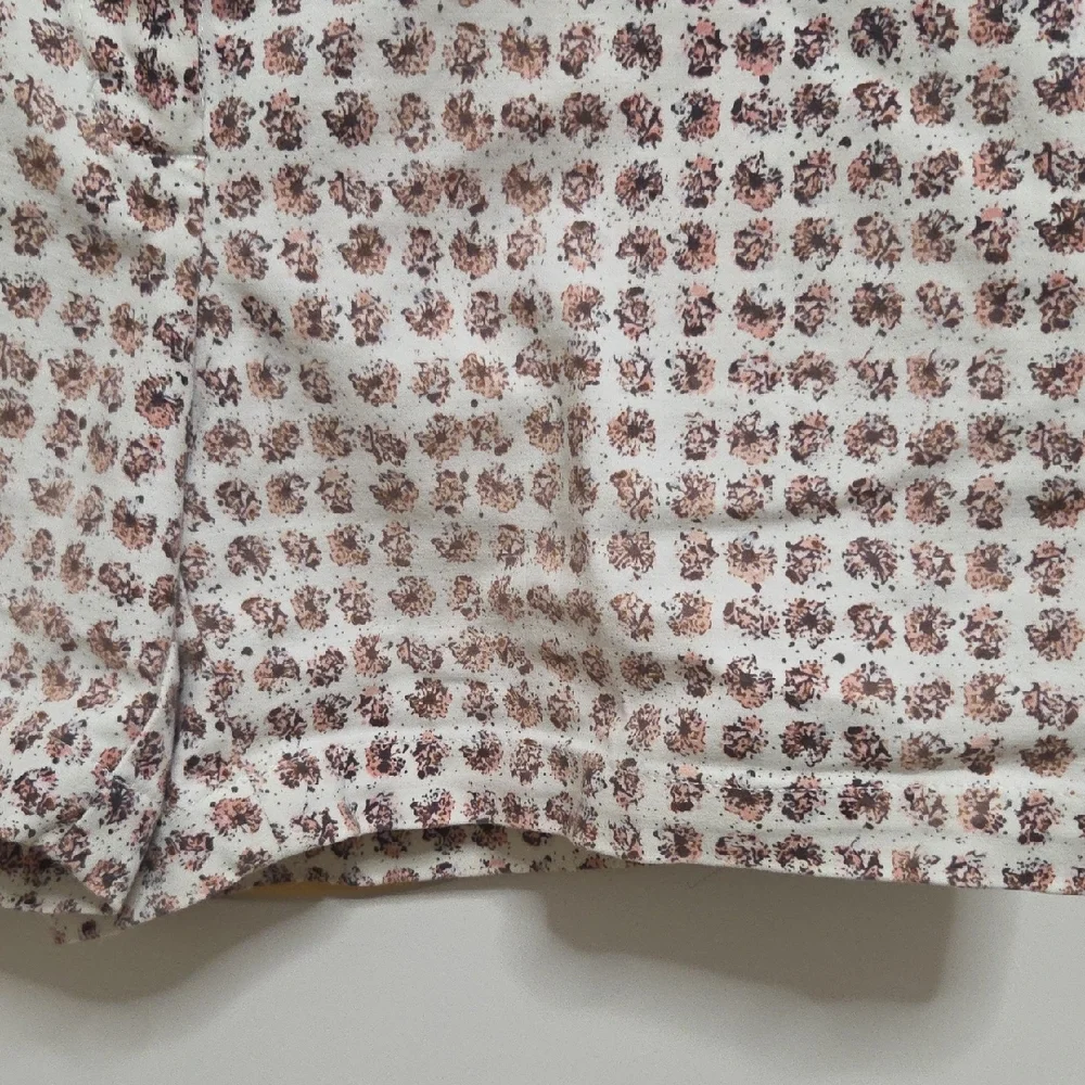 Mercer & Madison Pink and White Short Size 8